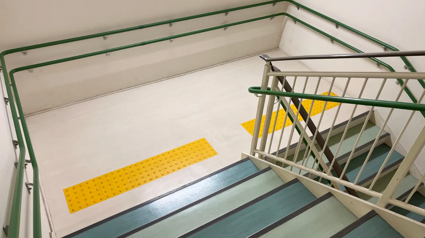 Pasamanos para escaleras de emergencia